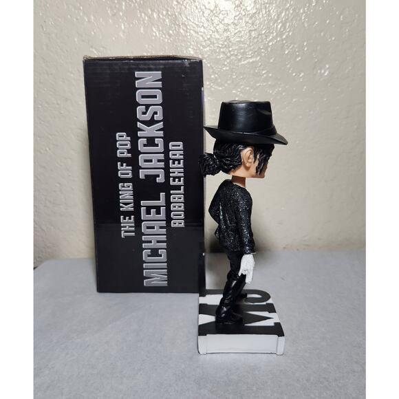 Bravado Michael Jackson The King Of Pop Bobblehead W/ COA 2009 In Box Pre-owned - Picture 5 of 11